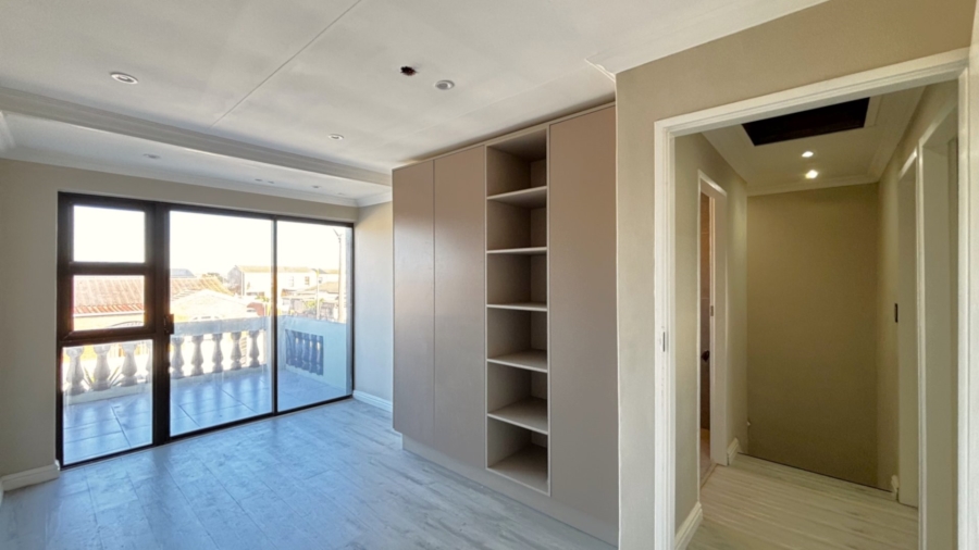  Bedroom Property for Sale in Westridge Western Cape